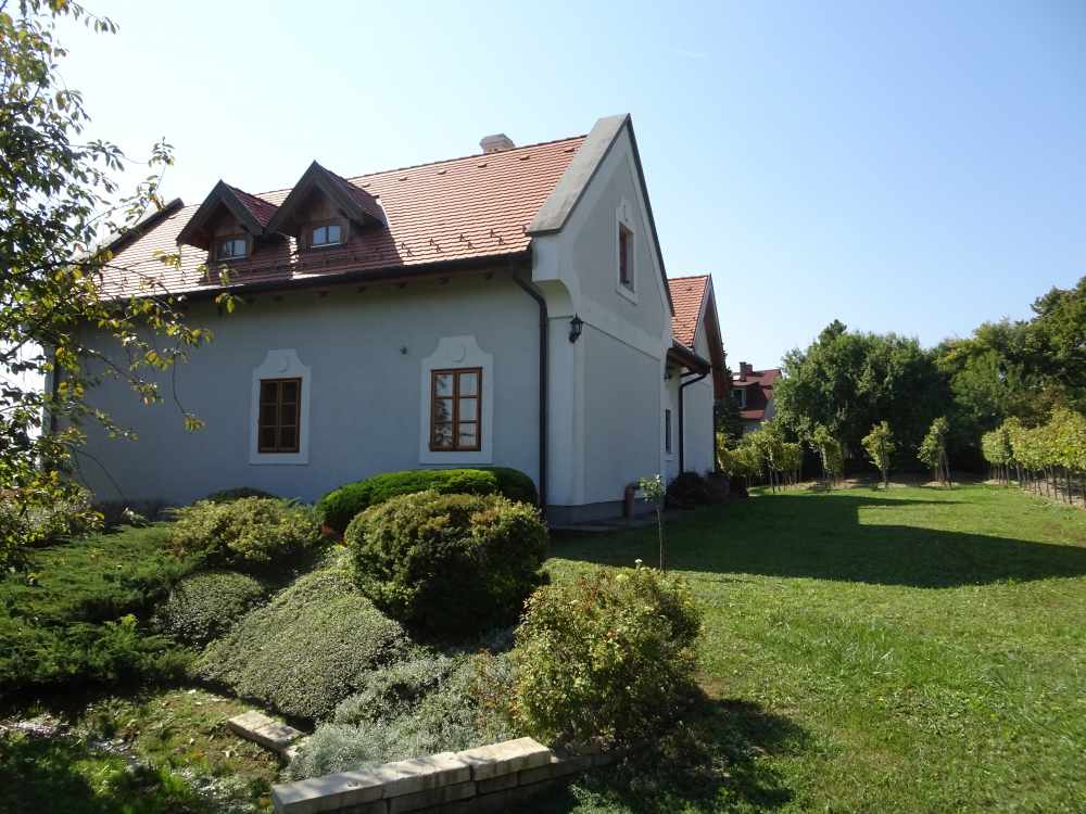 Fedett terasz, amforák